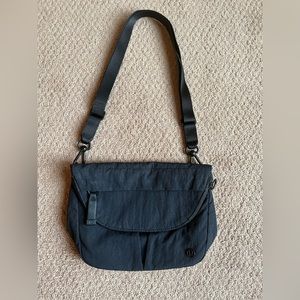 Lululemon festival bag black crossbody